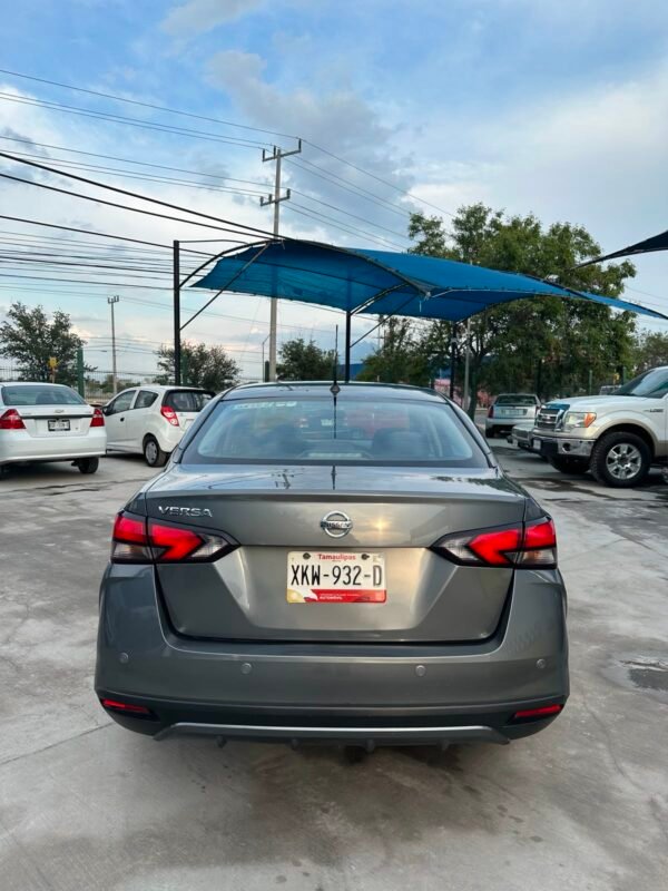 NISSAN VERSA