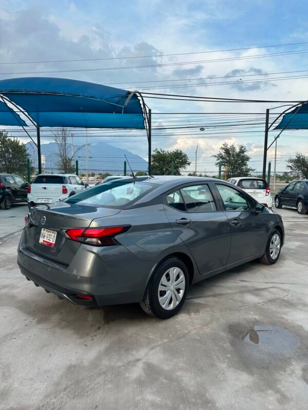 NISSAN VERSA