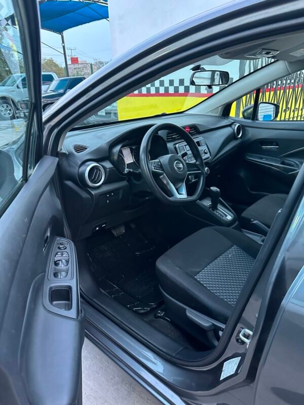 NISSAN VERSA